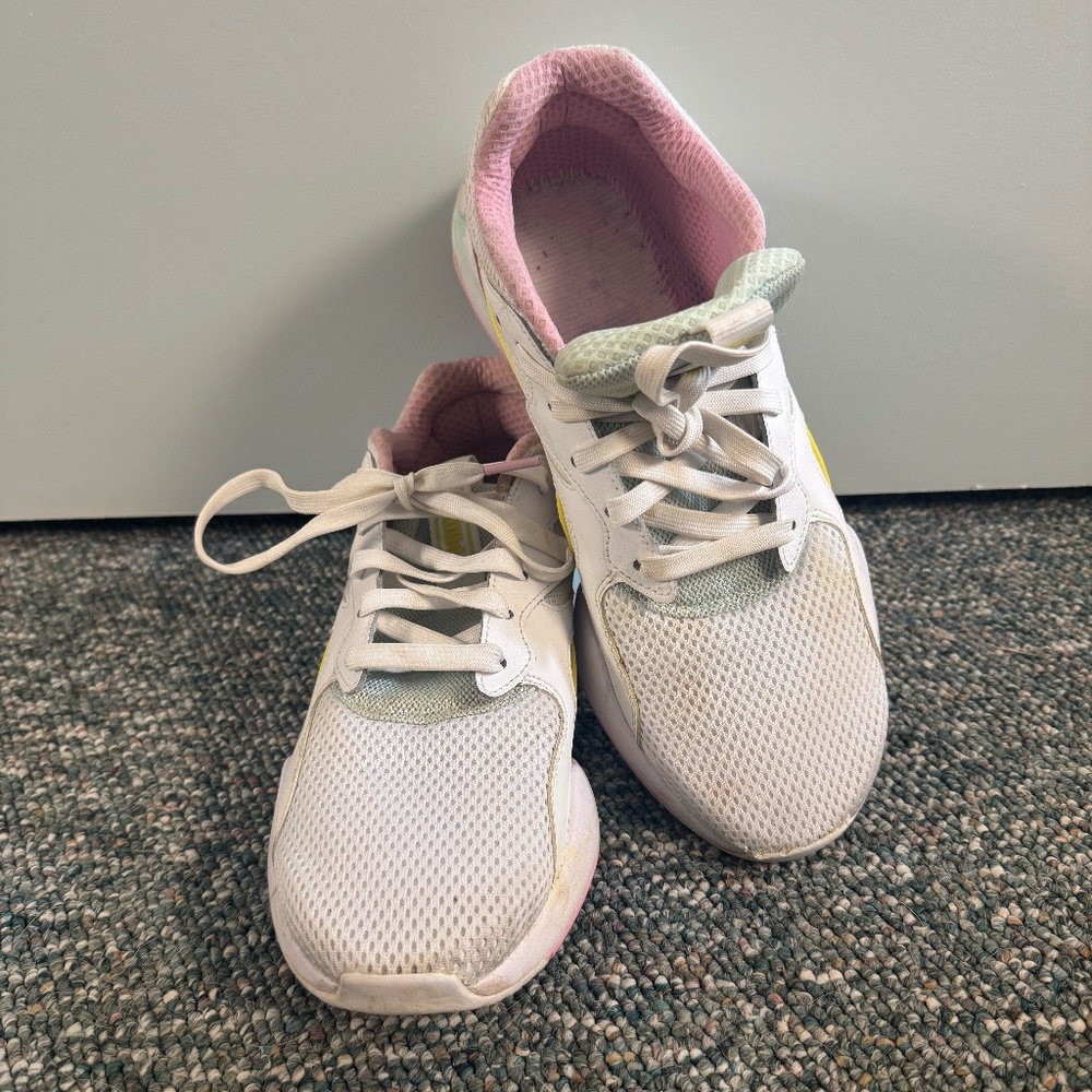 Nova Mesh Women’s Sneakers
